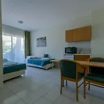 Ivory 3*